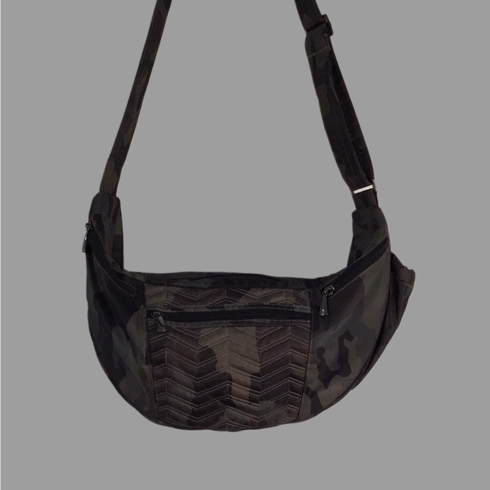 LUG Boomerang Charcoal Gray Camo Print Crossbody Sling Freestyle Bag - Picture 10 of 14